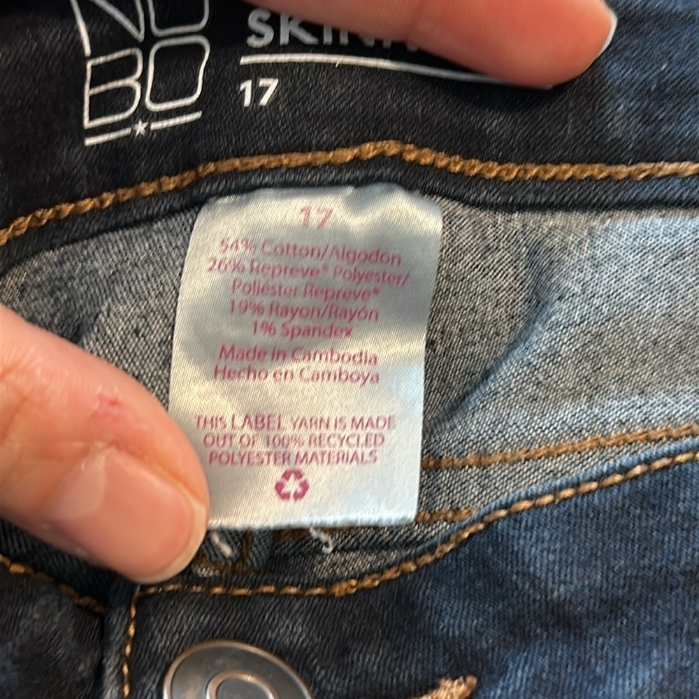 No Boundaries High Rise Skinny Jeans with 5 Functional Pockets Size 17 in GUC - Picture 16 of 17